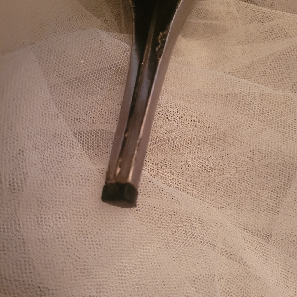 4/$25  GUESS Silver Glitter Heels Used - Picture 9 of 14
